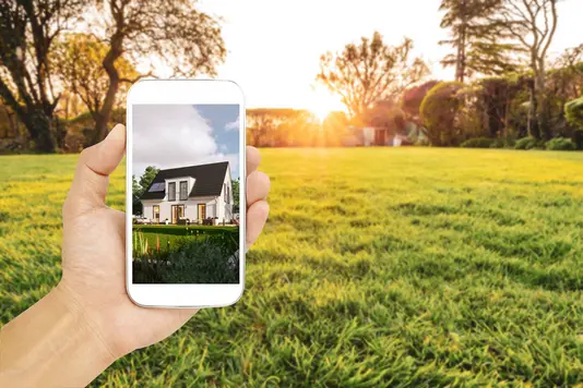 grundstueck-haus-landschaft-suche-Kampagnenmotiv