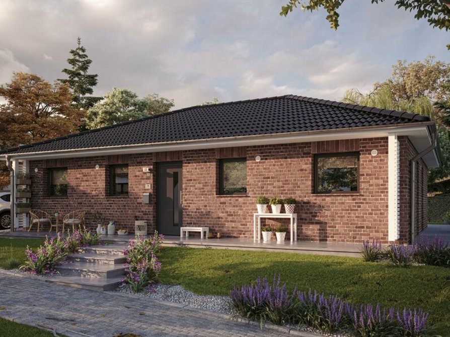 Der Bungalow 110 in der Variante Klinker mit Blick von der Straße auf den Eingangsbereich mit Veranda